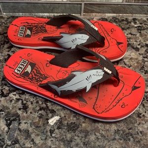 Shark Reek Flip Flops size 11/12